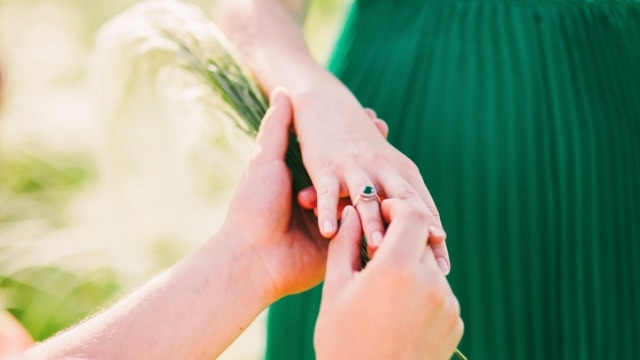 Aksi Melamar Di Luar Akal, Sampai Berhadiah 99 Iphone